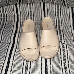 CALIA Women's Molded Slides in a cream / Platform